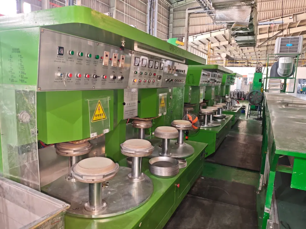 دستگاه لحیم کاری پایه ظروف پخت و پز در خارج از کشور نصب شده است.